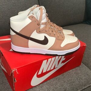 BRAND NEW-Authentic Women's Nike Dunk High Retro